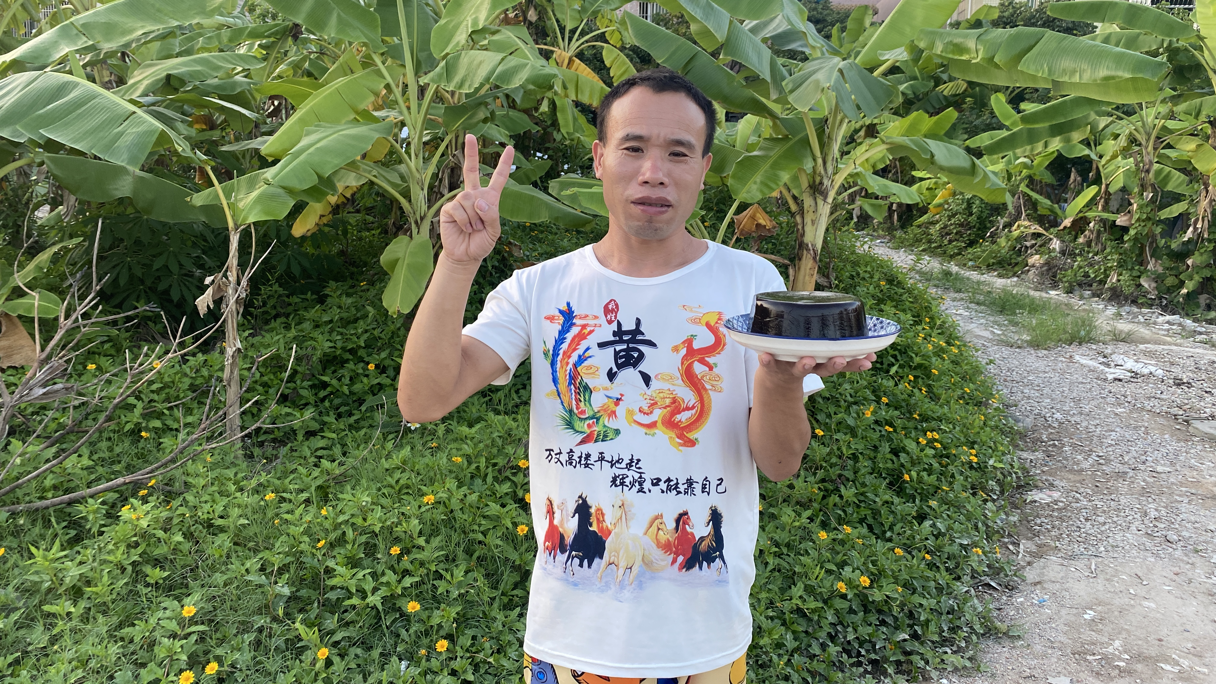 黑凉粉怎么做才好吃?正宗黑凉粉不用水,做出好吃的美食
