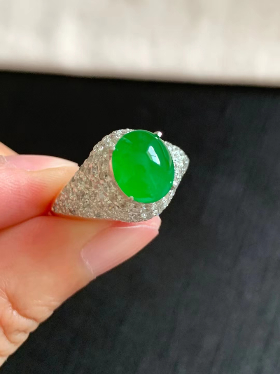 点击头像看直播# #翡翠# 冰种正阳绿戒面,无纹裂,种好色好品相好