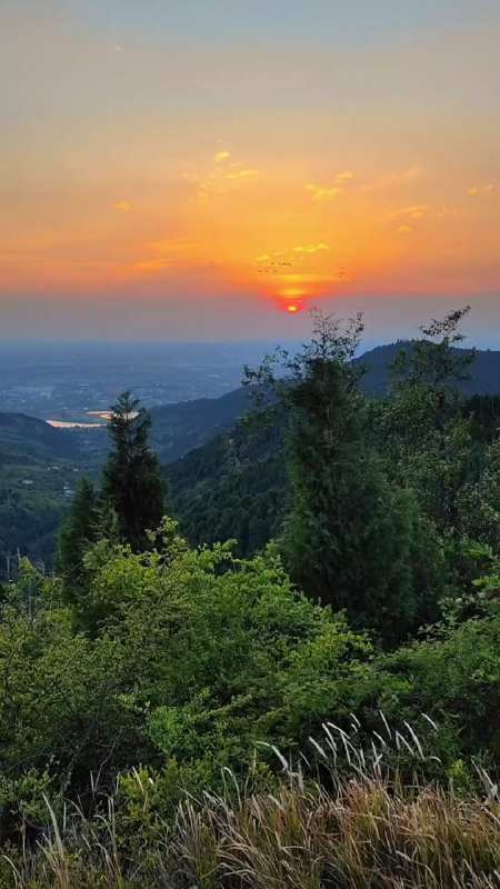 青山隐隐染斜阳,夕阳无限美景绕