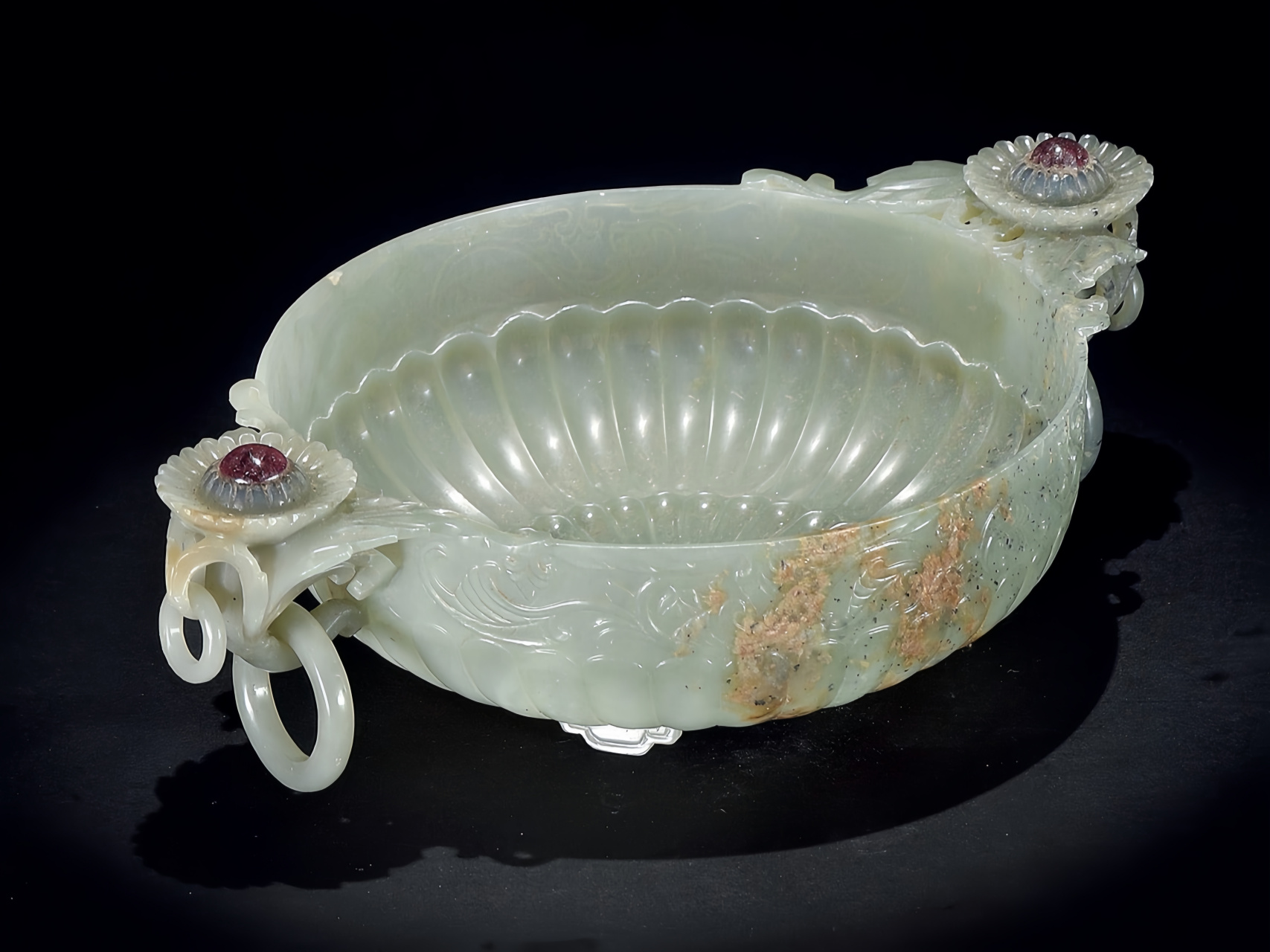 《逃出大英博物馆》火出圈,短剧中的玉壶运用了鬼斧神工的薄胎技艺,其