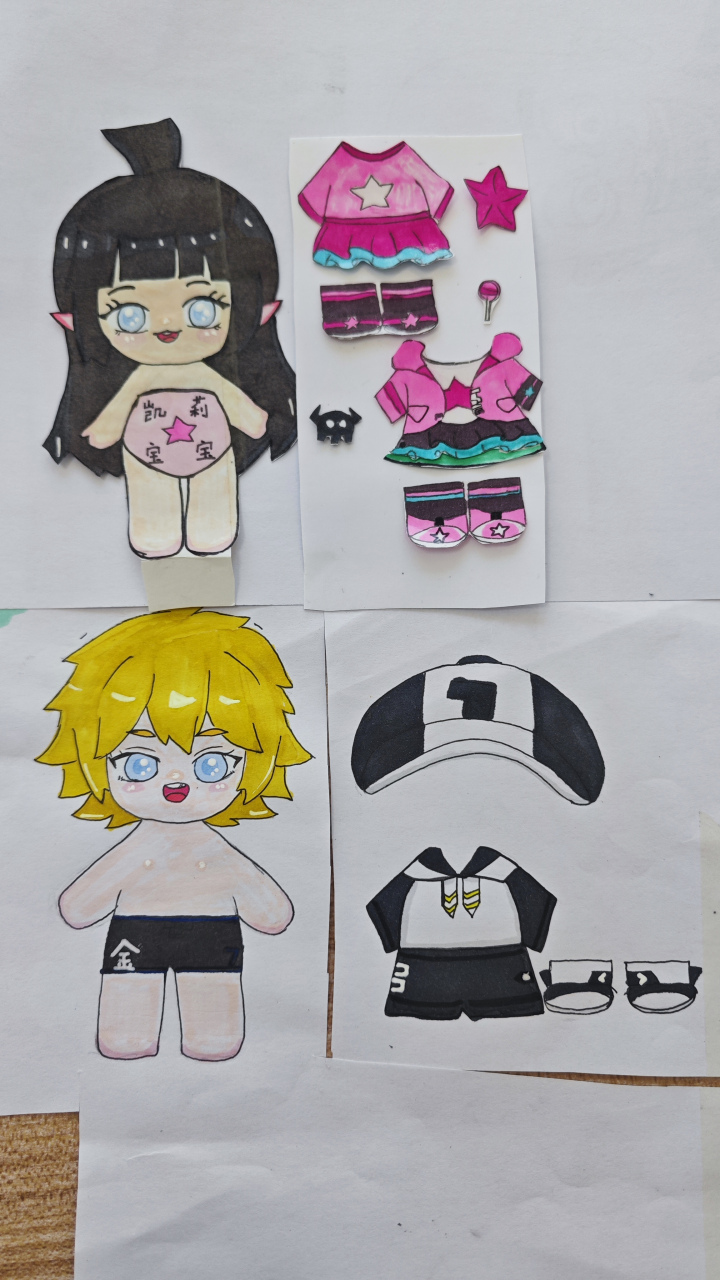 凹凸世界的凯莉和金画好了,纸片人可以换装,可以当立牌,视频明天更新