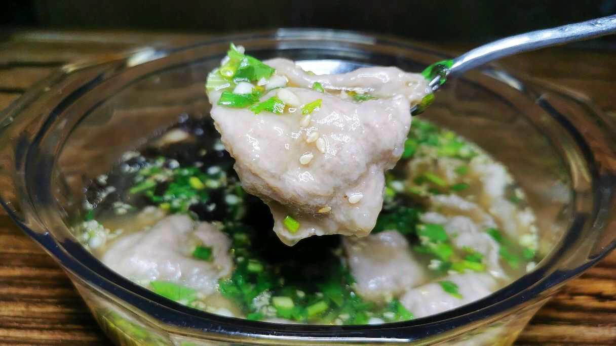 瘦肉别再炒着吃了,教你新吃法,做成锤肉肉片汤,5块钱做一大碗