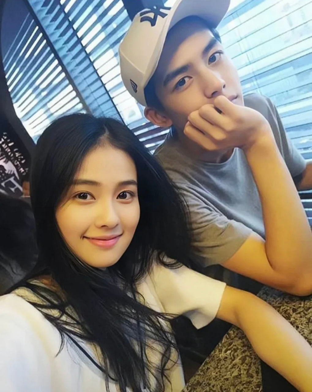 白鹿宋威龙两个人以前的合照,虽然很青涩,但是好美好好看[嘻嘻][嘻嘻]