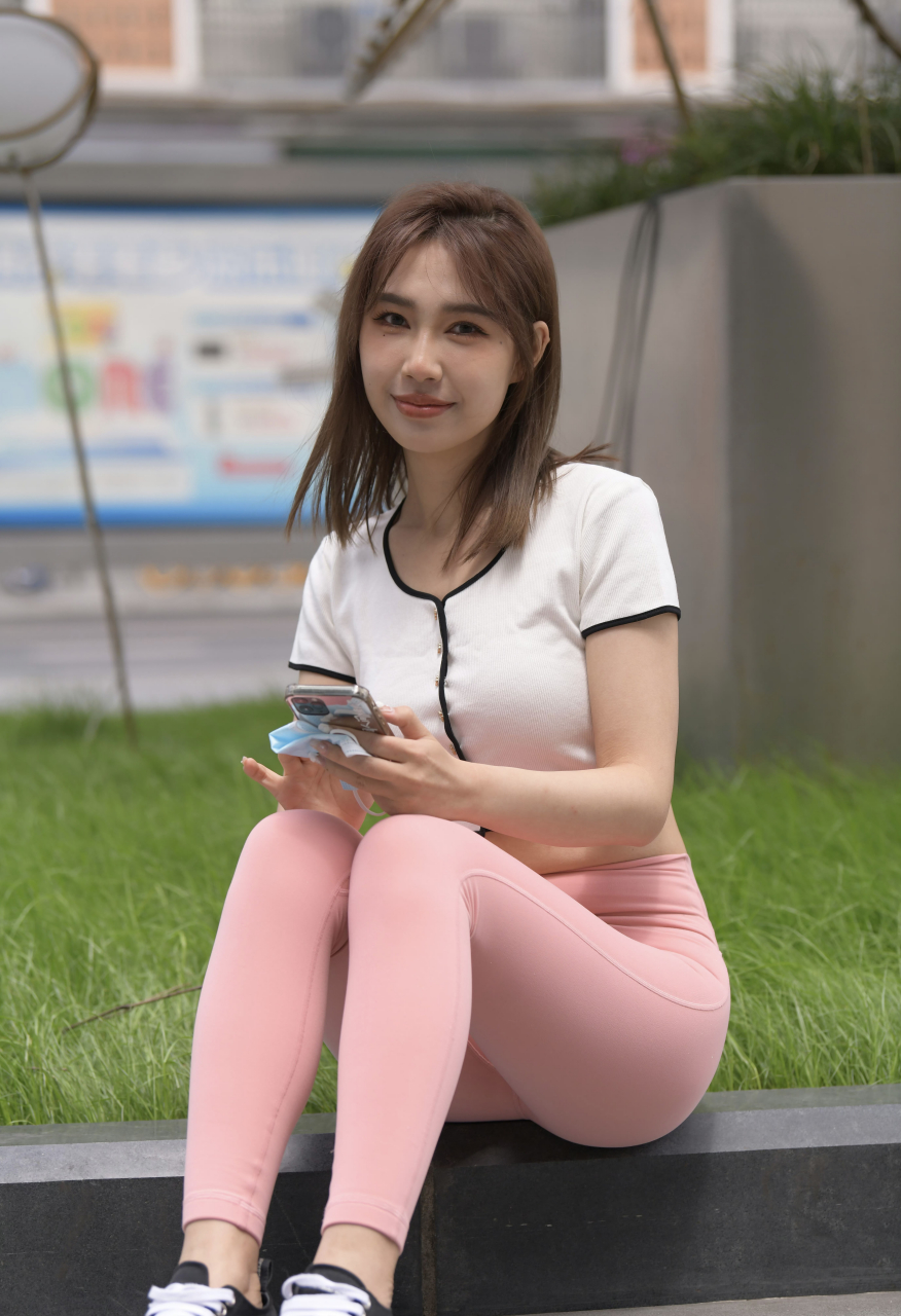 性感的美女# #性感好身材# 街拍粉色瑜伽裤美女[赞啊][赞啊][赞啊]