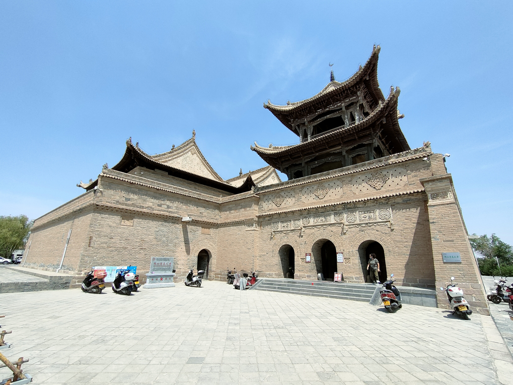 同心清真寺,位于宁夏回族自治区吴忠市同心县豫海镇,创建于明万历年间