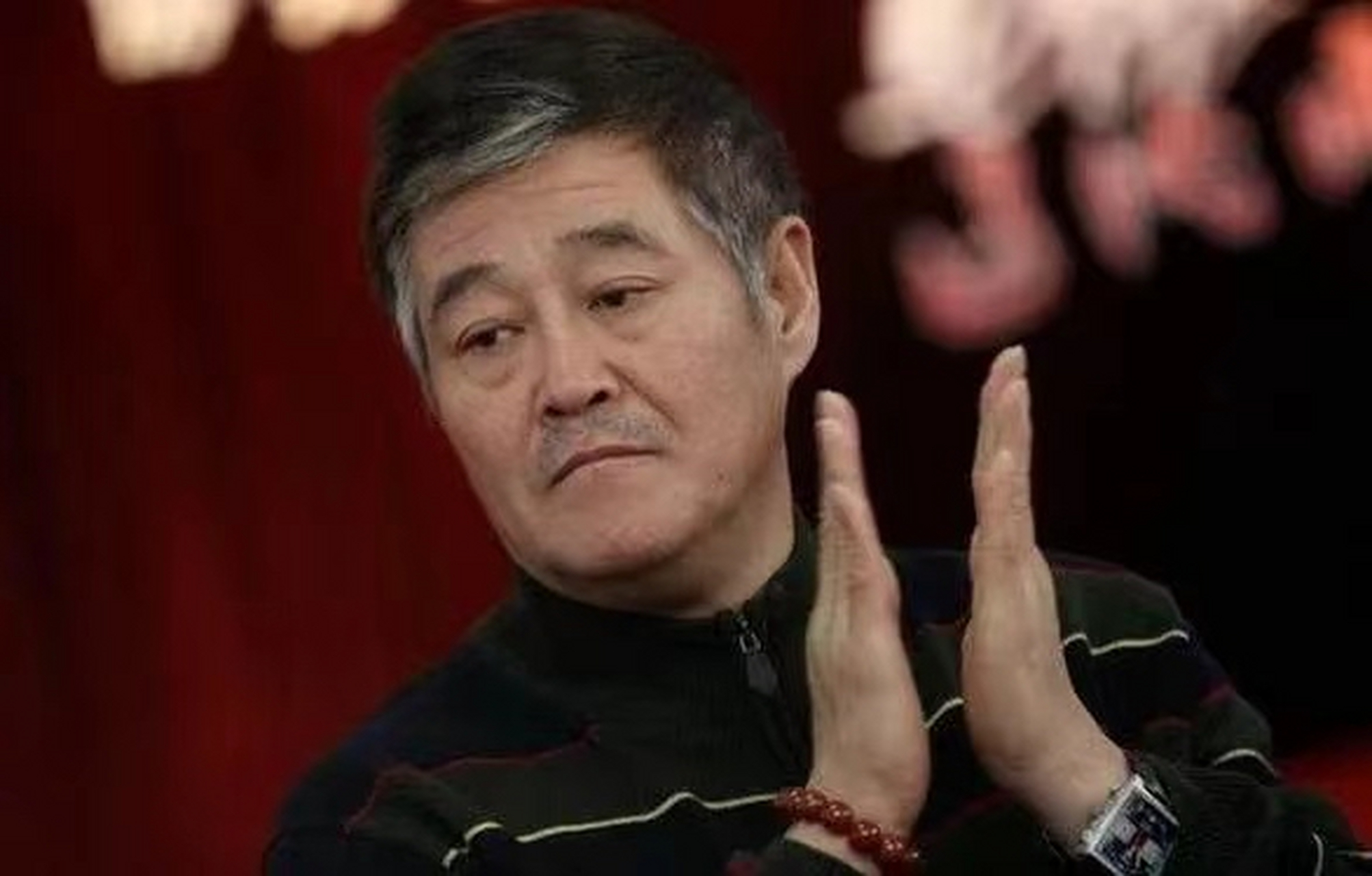 2009年,赵本山脑溢血差点走了,痊愈之后,他凑了13亿,花4亿在海南买了