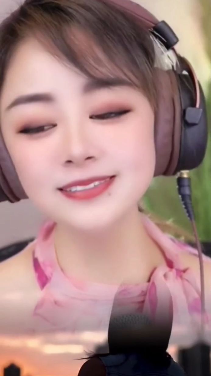 米拓果果演唱《爱久了才会懂》深情伤感,好听