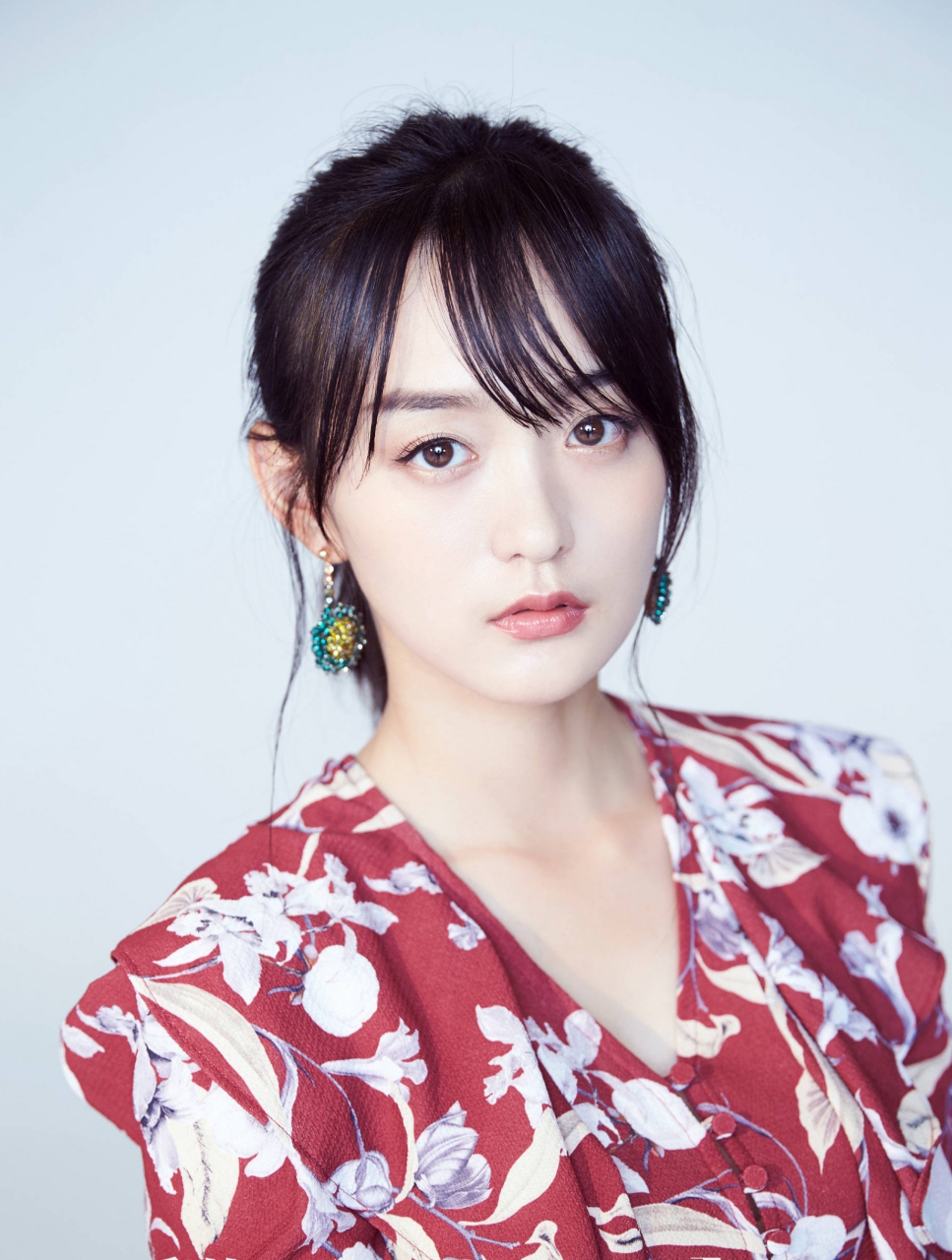 何泓姗,1987年4月10日出生于重庆市,中国内地影视女演员,摄影师,平面