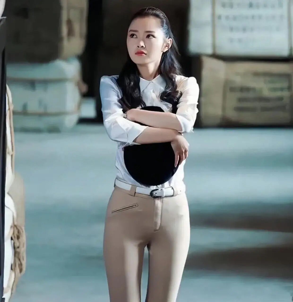 宋轶,她真的是有颜有身材,这紧身裤换个人都应该穿不上吧!