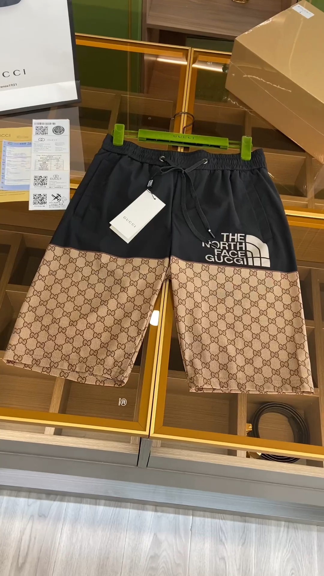 古驰北面联名款抽绳短裤开箱视频来啦-度小视