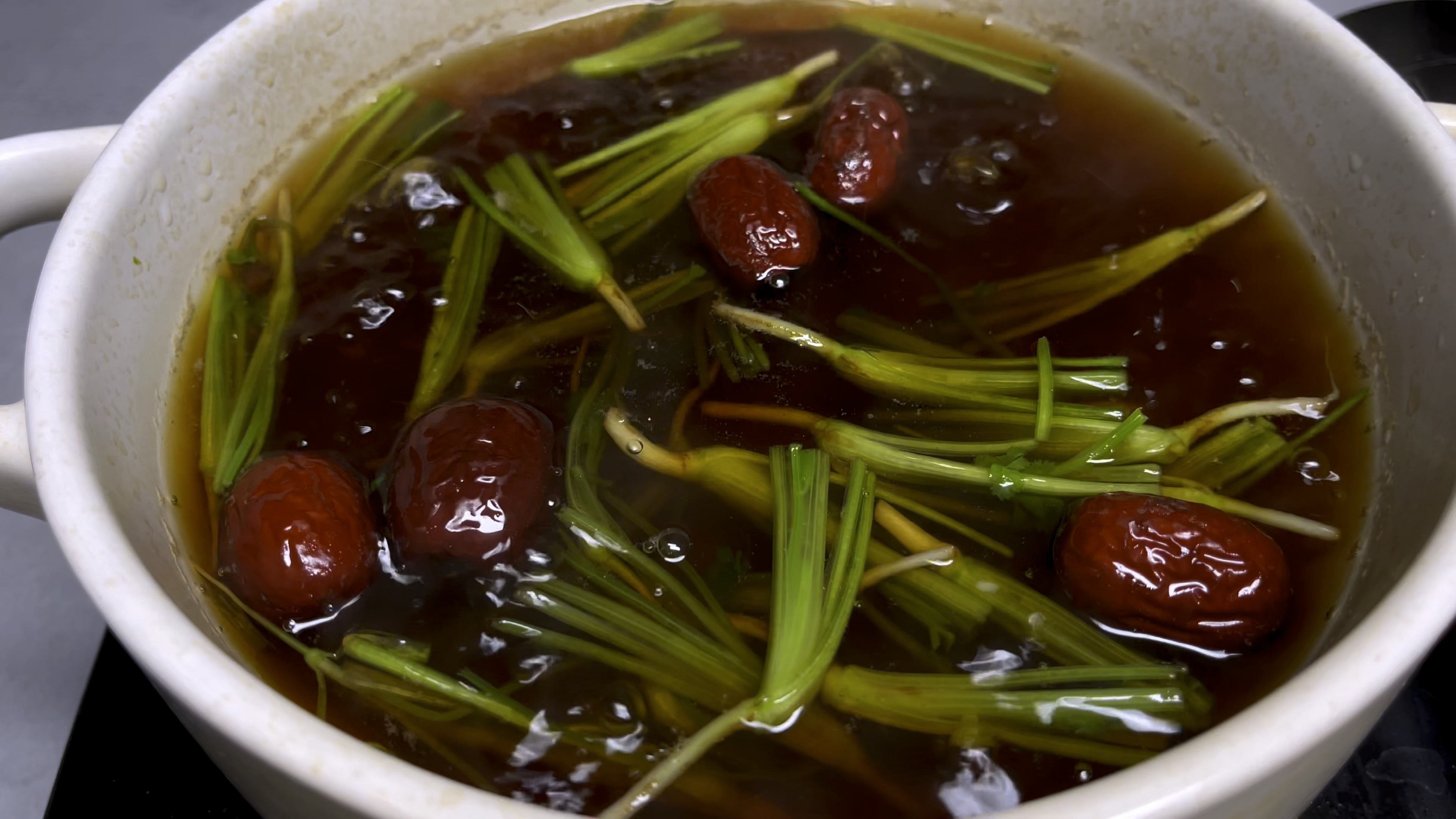 香菜根可是好东西,多加1物,隔三岔五煮一煮,大鱼大肉都不换