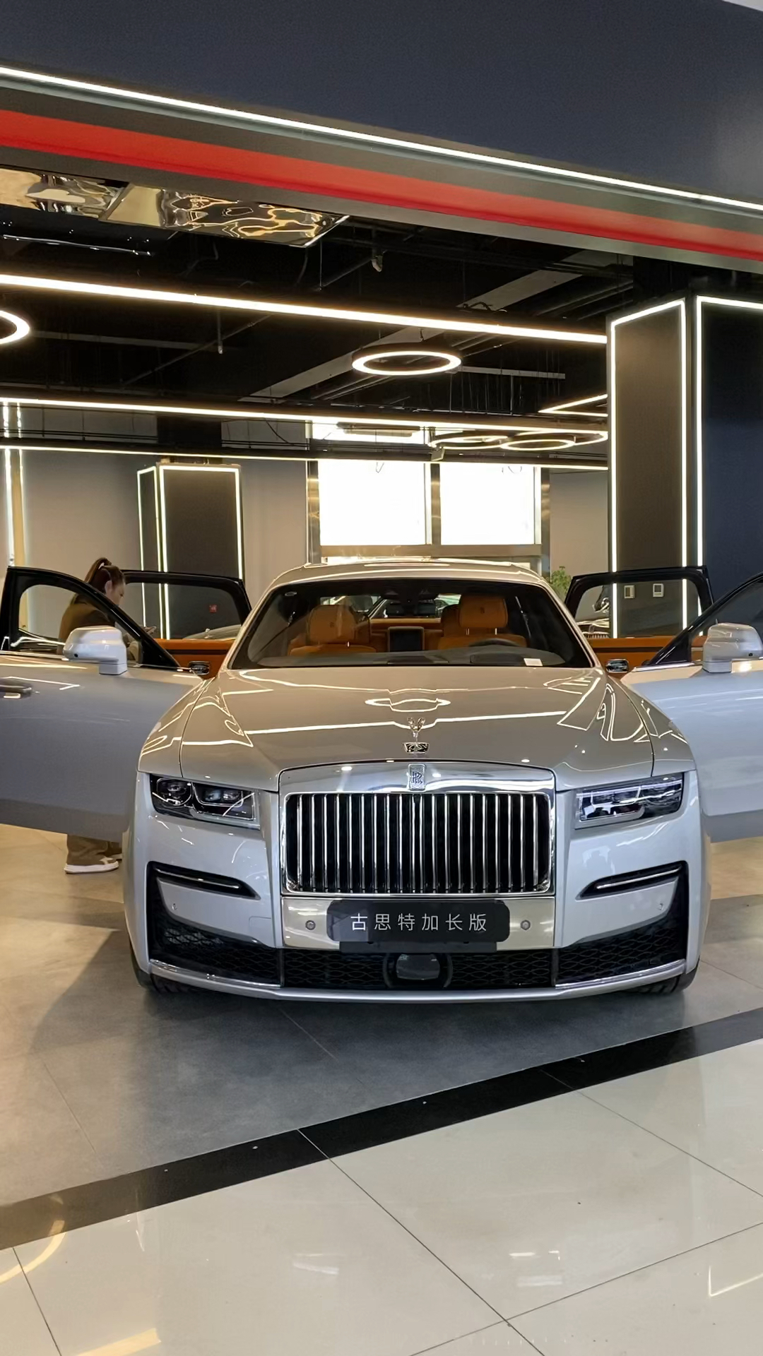 全新一代劳斯莱斯古斯特加长版展厅实车拍摄