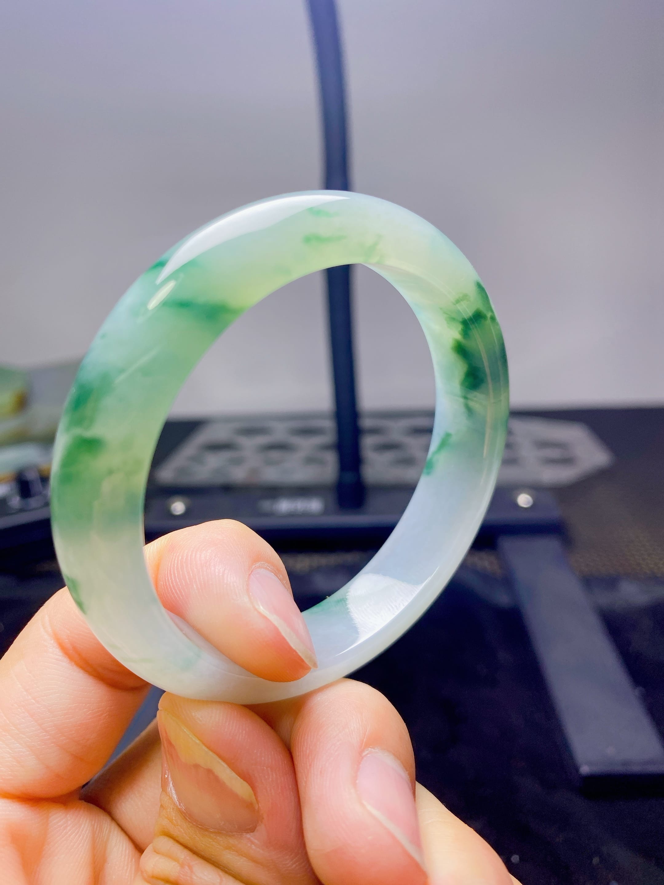 冰飘花翡翠手镯