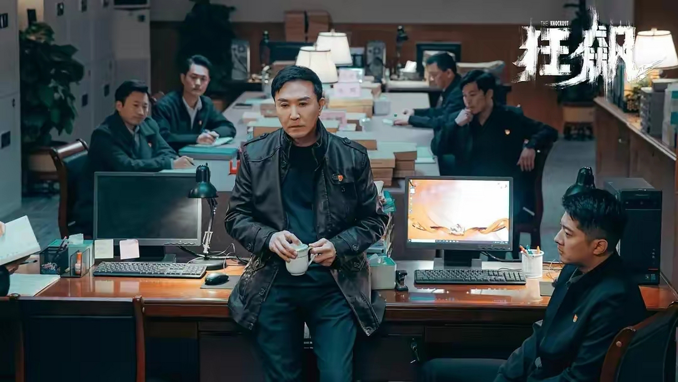 演员王嘉晨在某平台评论区回答粉丝问题,称《狂飙》的素材一共剪出