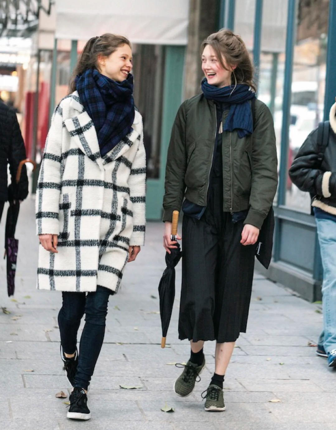 秋冬法国女生的日常穿搭,简约随性,藏不住的慵懒与优雅