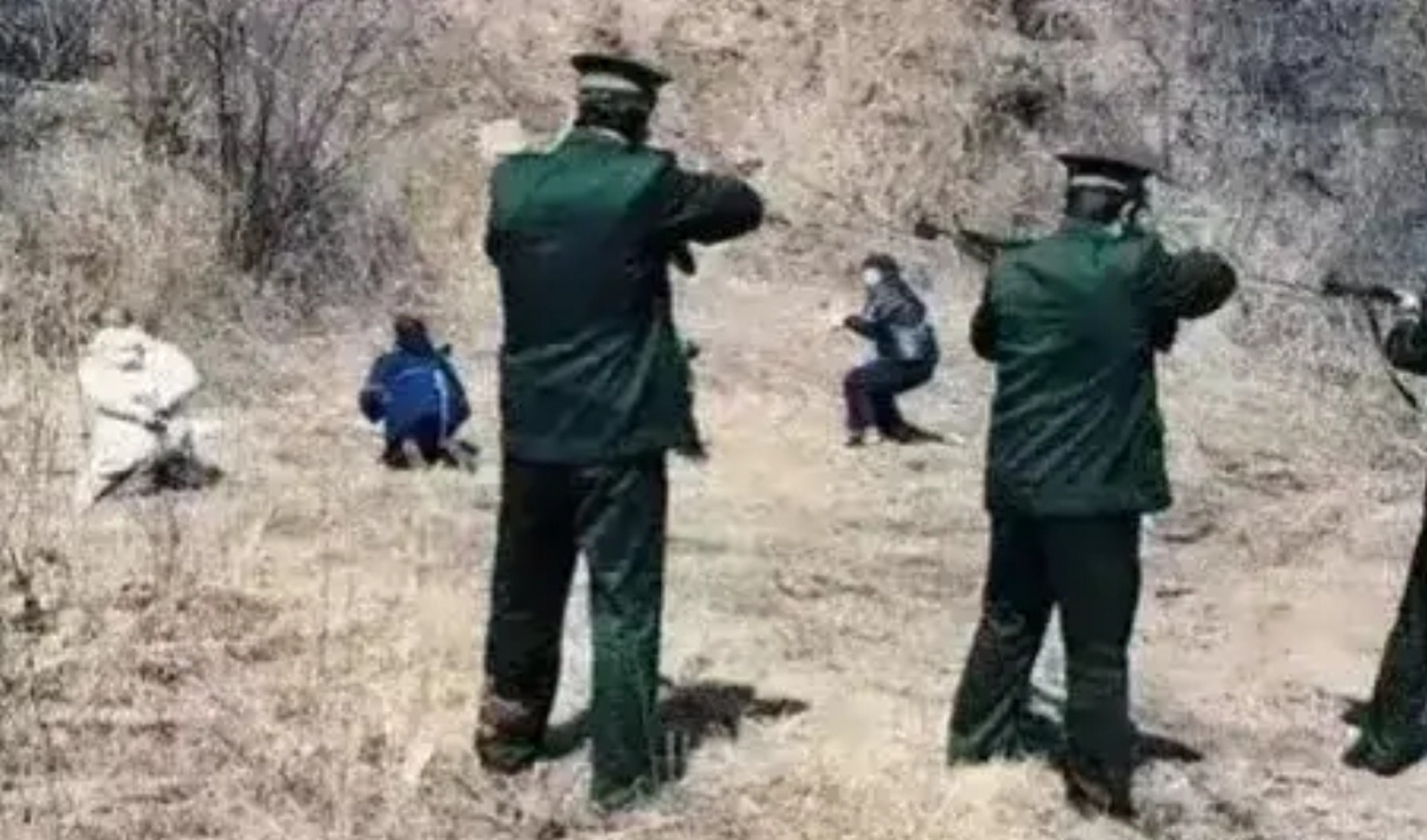 1983年,杨得志的女儿杨秋华夫妻二人到河南旅游.