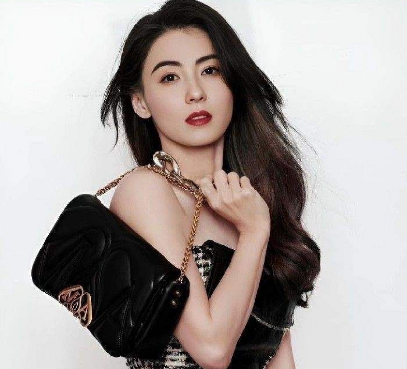 张柏芝突然宣布改名 近日,张柏芝突然宣布将自己的名字改为"张百知"