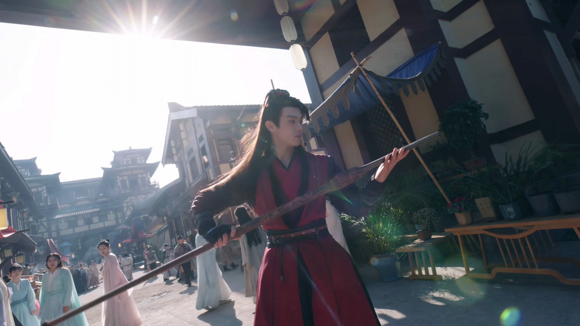 《雪鹰领主》:东伯雪鹰在兵器店成功捡漏,一把破枪直接引起东伯雪鹰