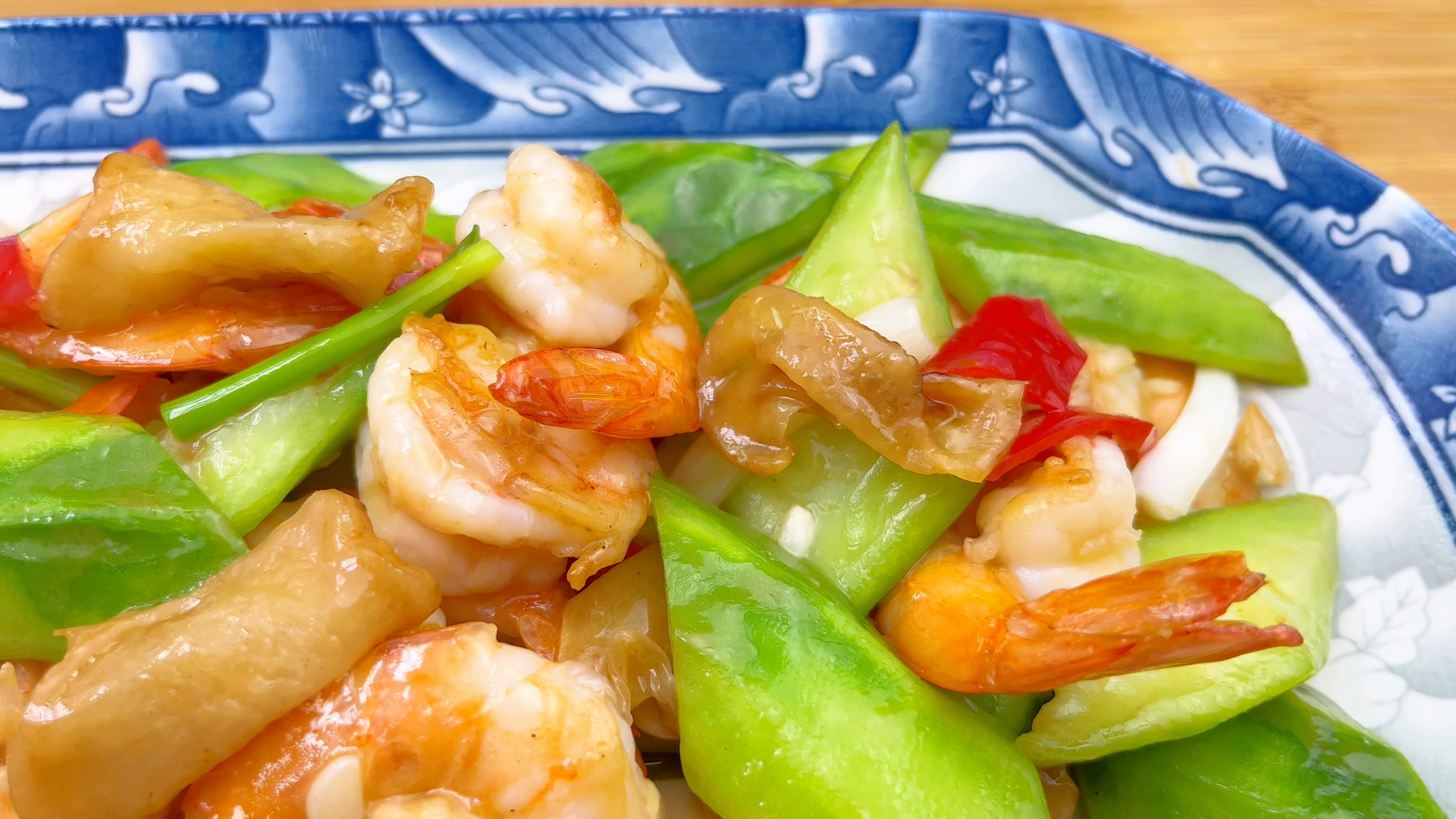 广东人讲究不时不吃,那这道丝瓜炒虾仁肯定有,鲜上加鲜