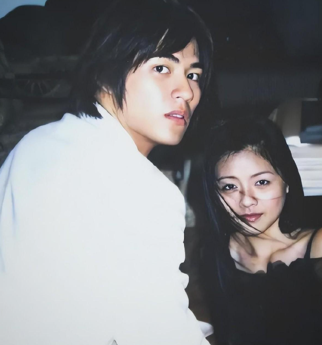 这次,46岁的大s成了笑话,老公在韩开泳装派对,与前女友复合