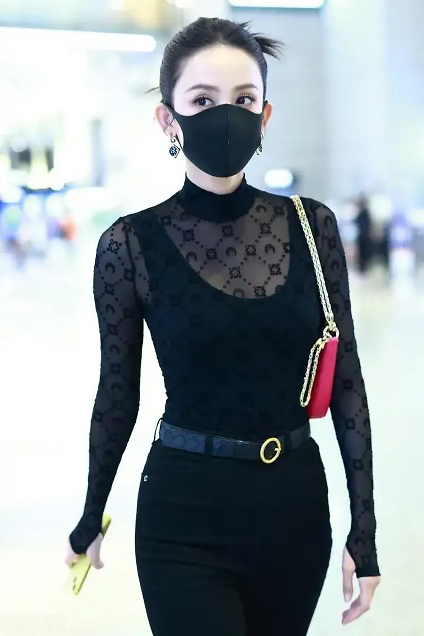 古力娜扎果然是"浓颜女神",戴口罩都遮不住倾城美貌,穿一身黑秀魔鬼