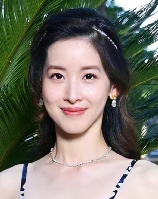 章泽天—从奶茶妹妹到京东老板娘的华丽转身