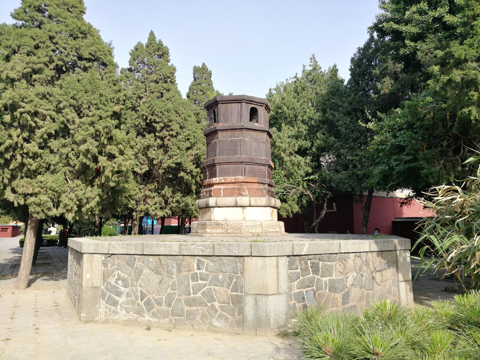 泰山岱庙铁塔,五百年,风雨不改风流色,在岳庙,其心亦在碧霞宫