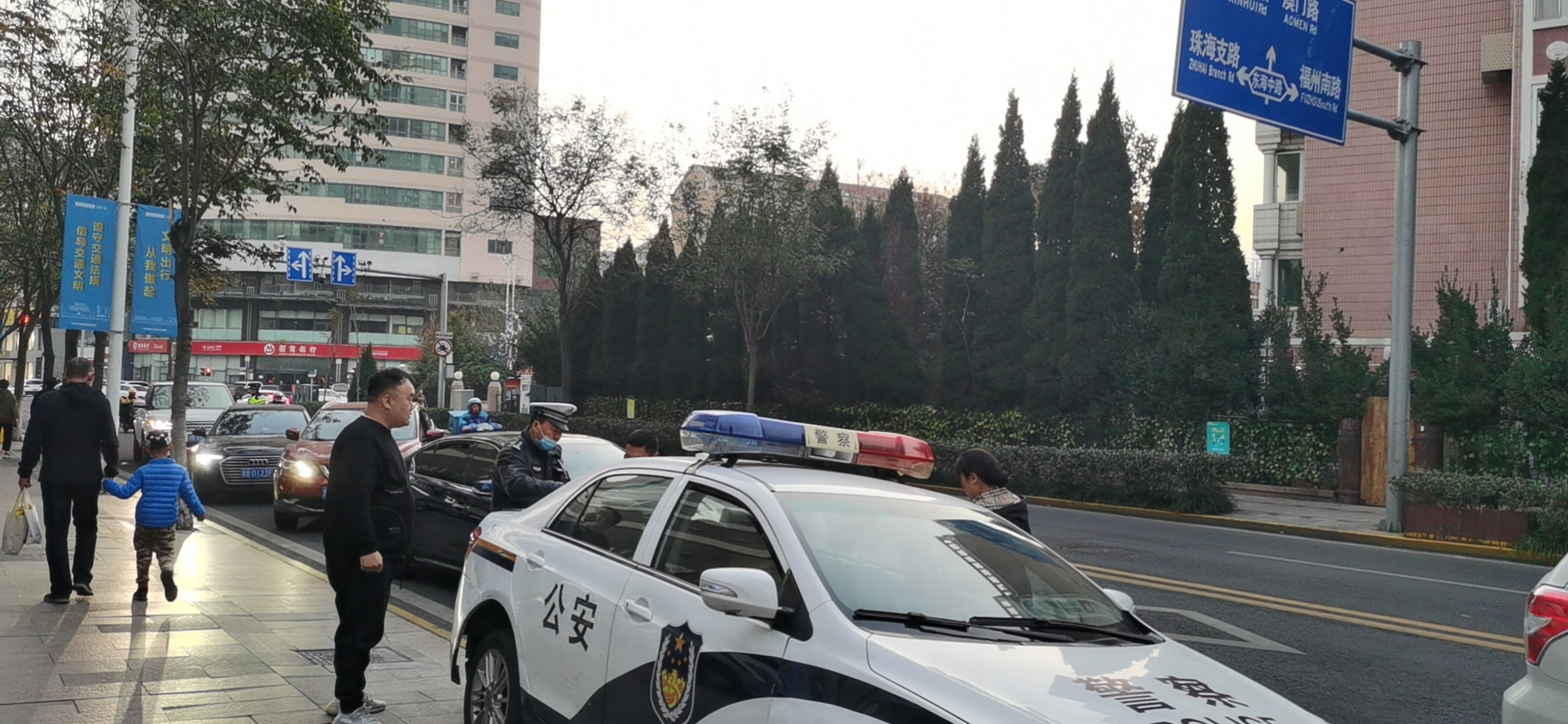 东海东路和燕儿岛路左拐有时间限制 从海信广场出来