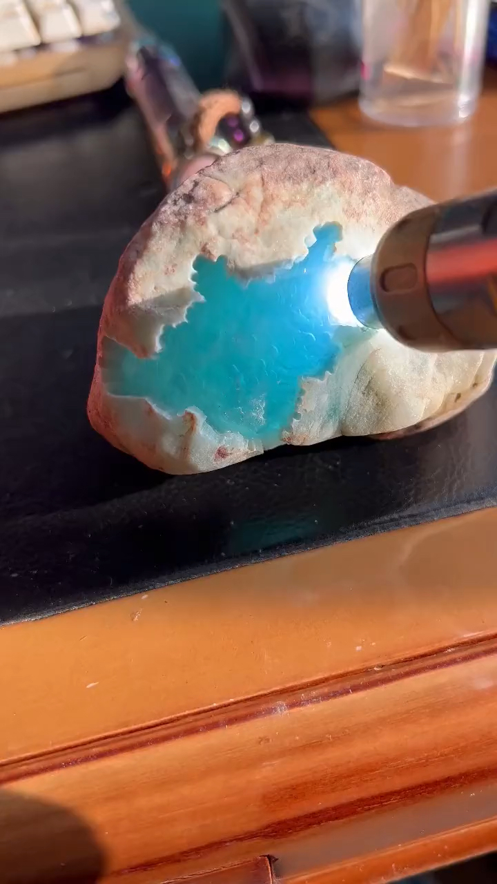 天空蓝翡翠原石