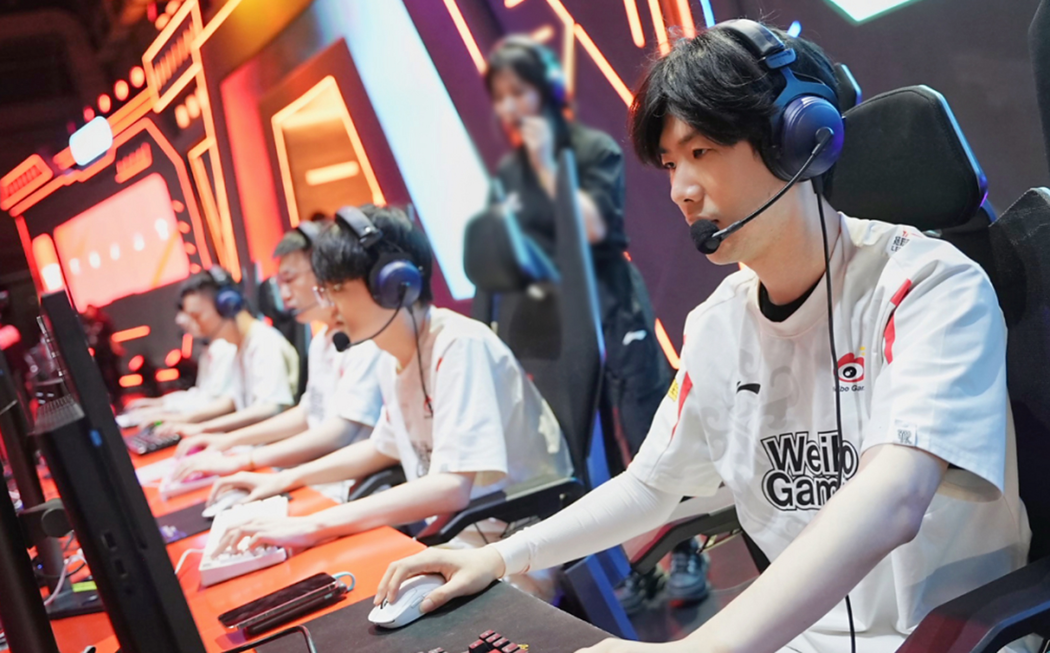 最终经过四局比赛,wbg 3-1击败edg,成功拿到最后一张s13门票!