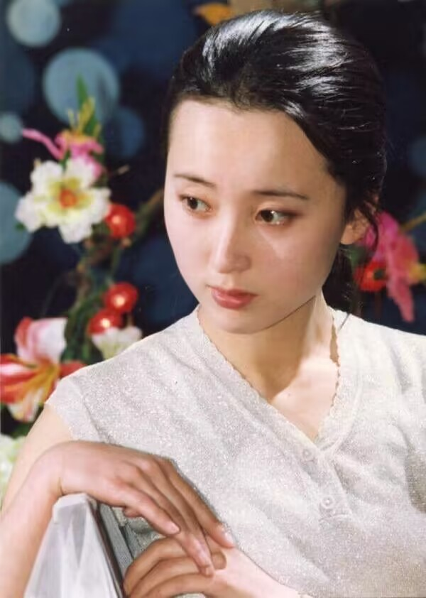 看完"林妹妹"的现代装,才知道陈晓旭到底有多"脱俗"