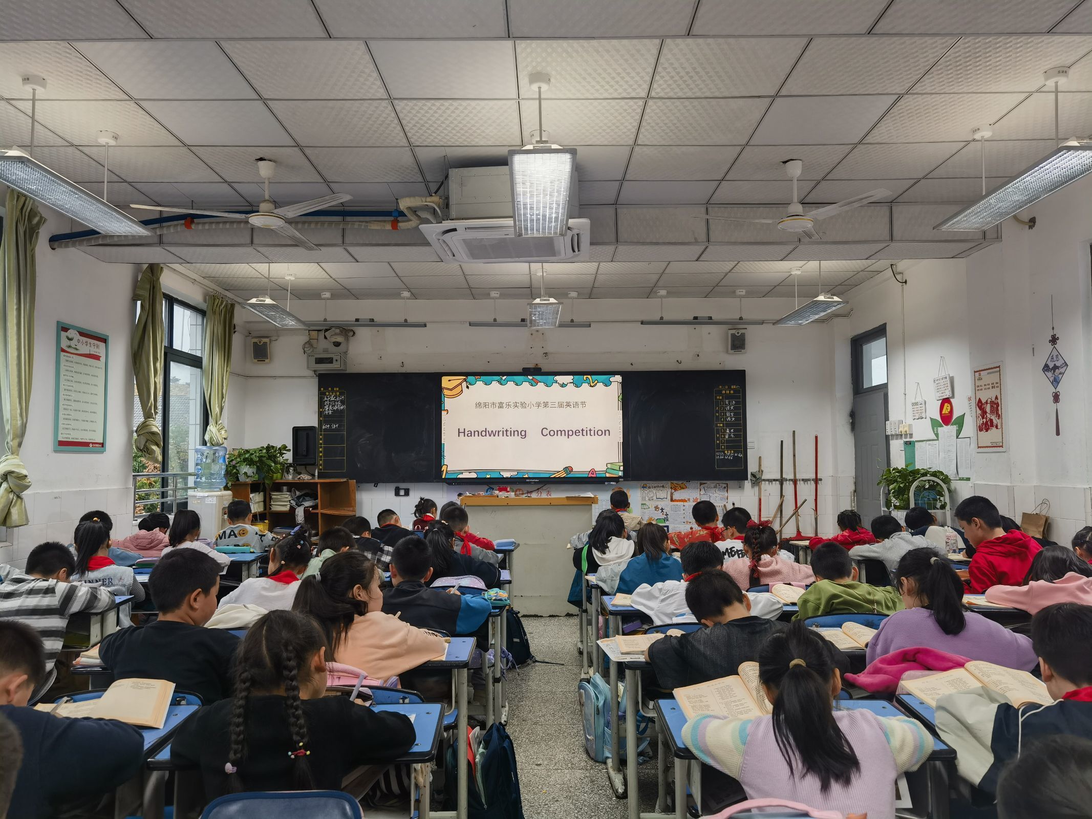 展示我校英语教育特色,11月1日,绵阳市富乐实验小学三年级组开展了