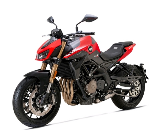 不到五万元的春风700cl-x与钱江qjmotor追600,双缸与四缸的比拼