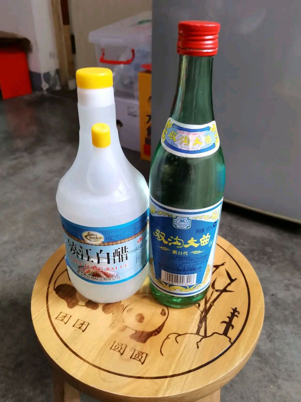 艾叶加白醋加白酒可以泡脚吗，艾叶加白醋加白酒