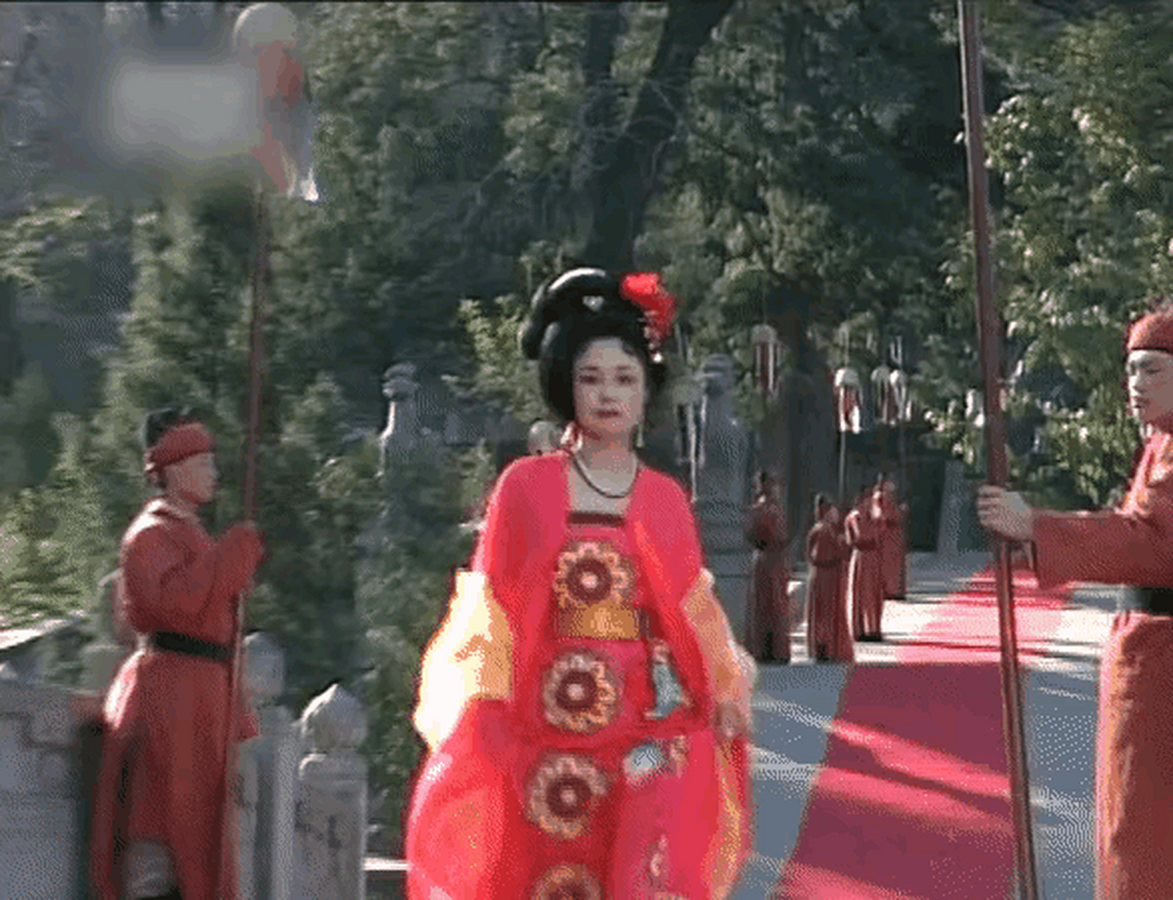 《唐明皇》中的虢国夫人杨玉瑶,泼辣强势,风流妩媚,却又不失精明强干