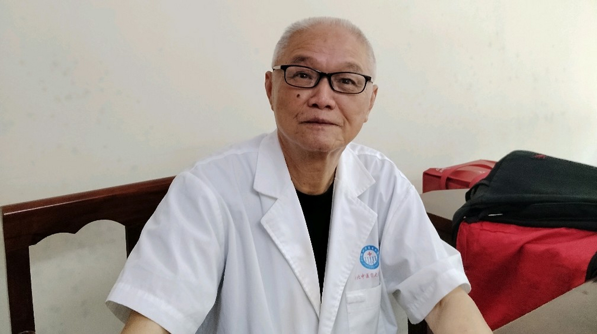 大家好,我是张正浩,是湖北中医药大学国医堂中医内科主任医师.