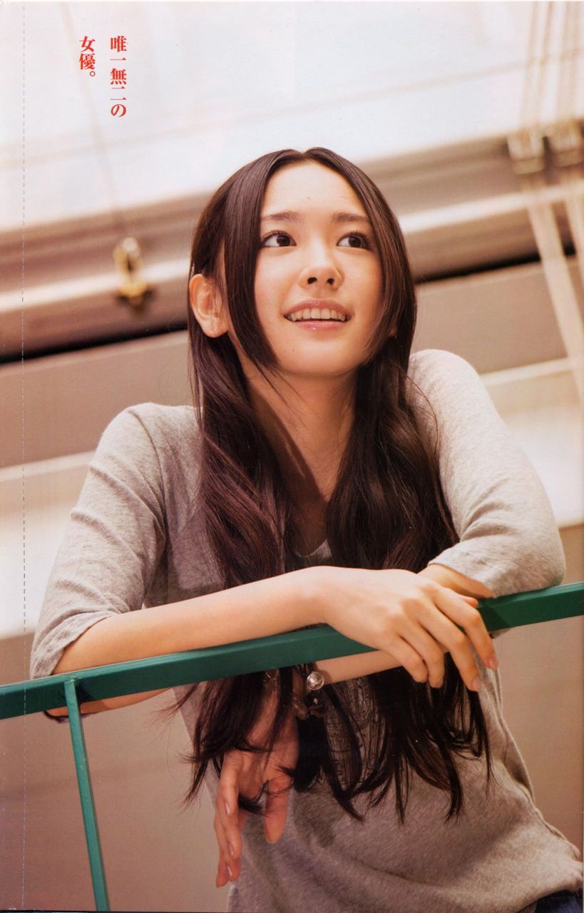 音乐# #美女# 新垣结衣发布了新曲《short summer vacation on the