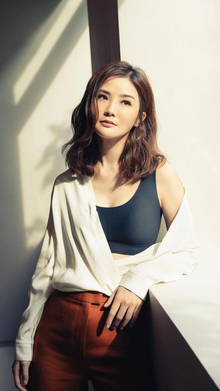 蔡卓妍永远有一颗少女心,嫁的都是百亿富豪却终失败,这样的阿sa