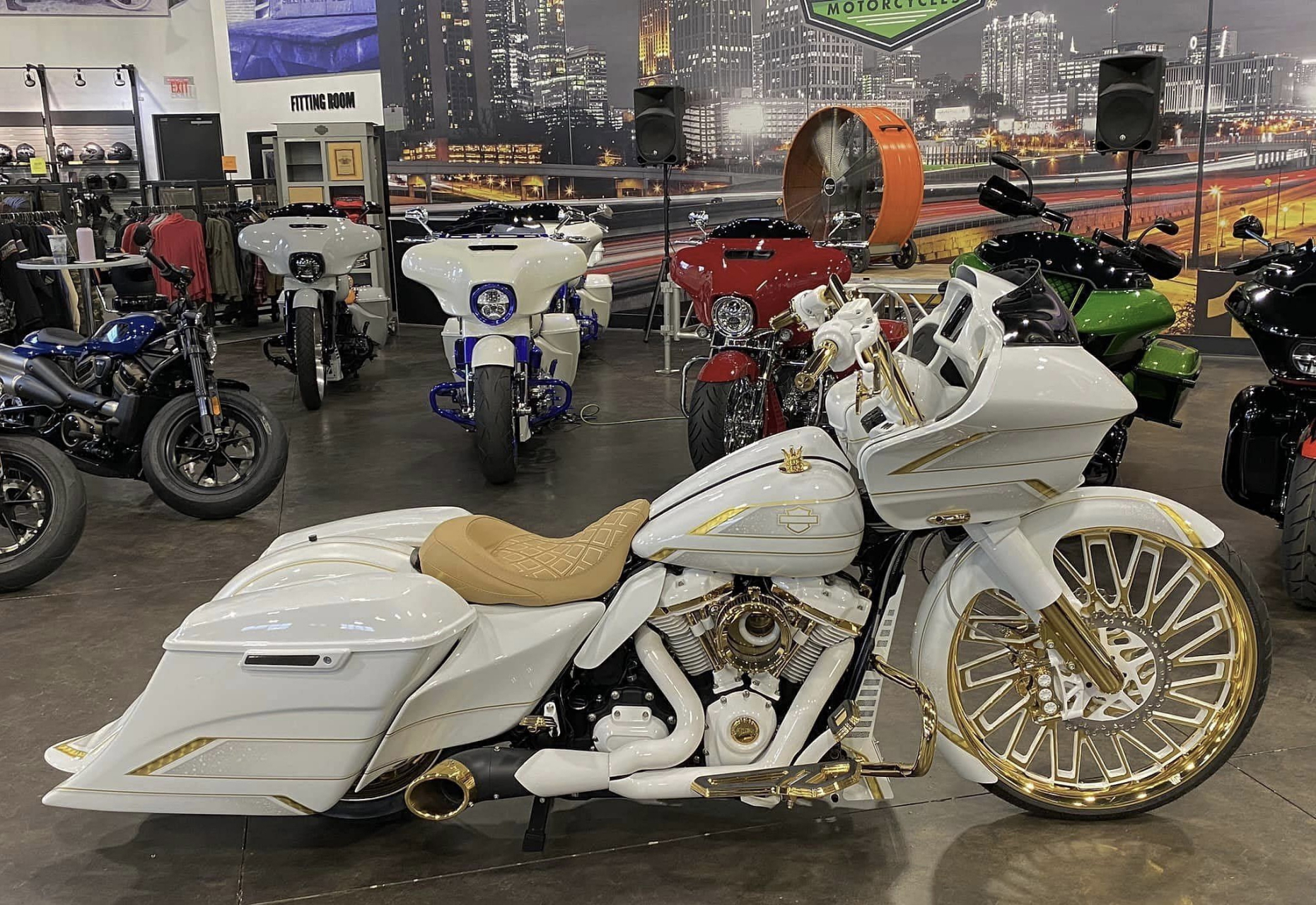 改装定制 | luxury at its fines 哈雷公路滑翔bagger改装欣赏