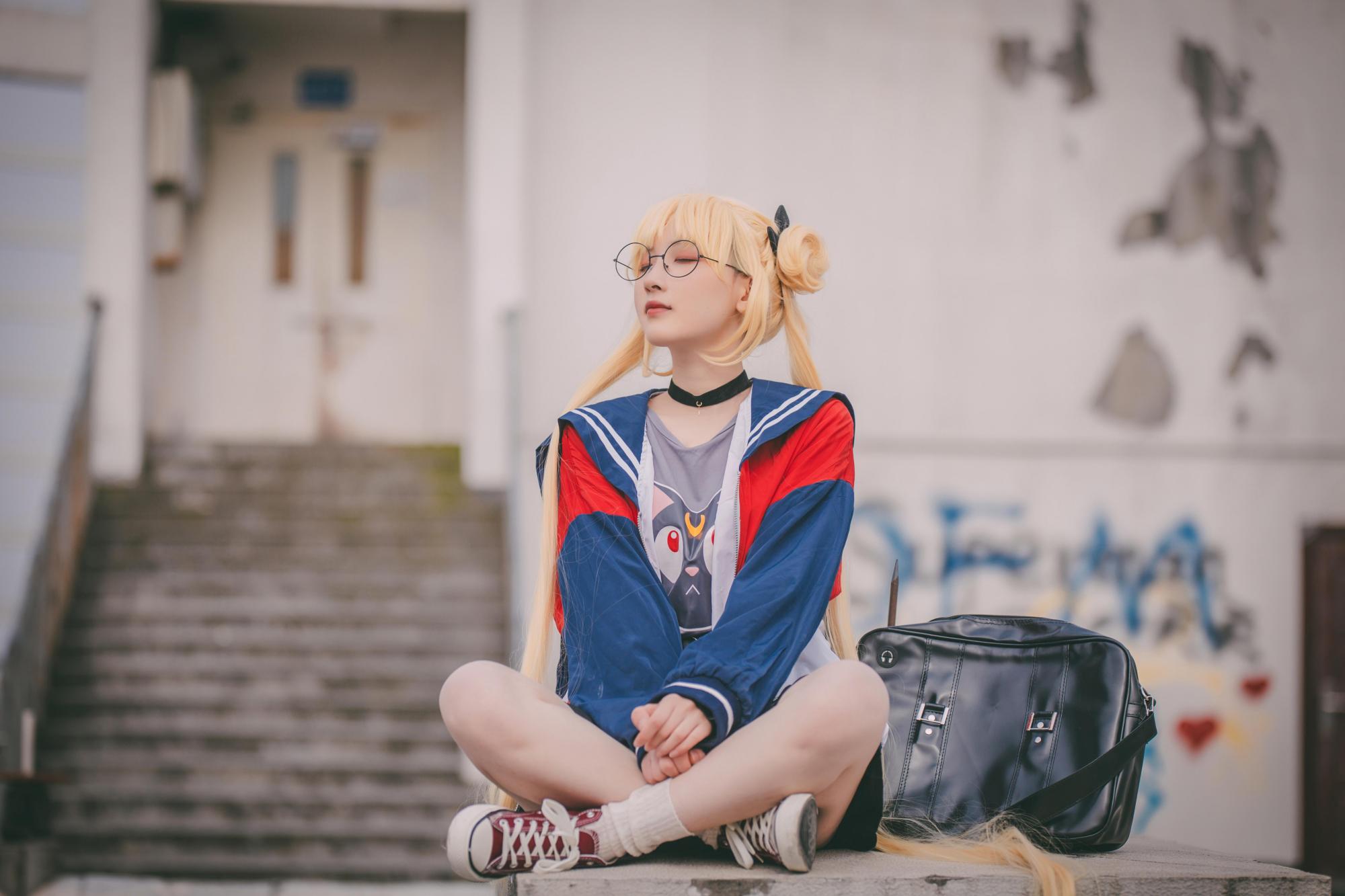 「美少女战士」cos:穿棒球服,戴黑框眼镜的月野兔你看过吗?