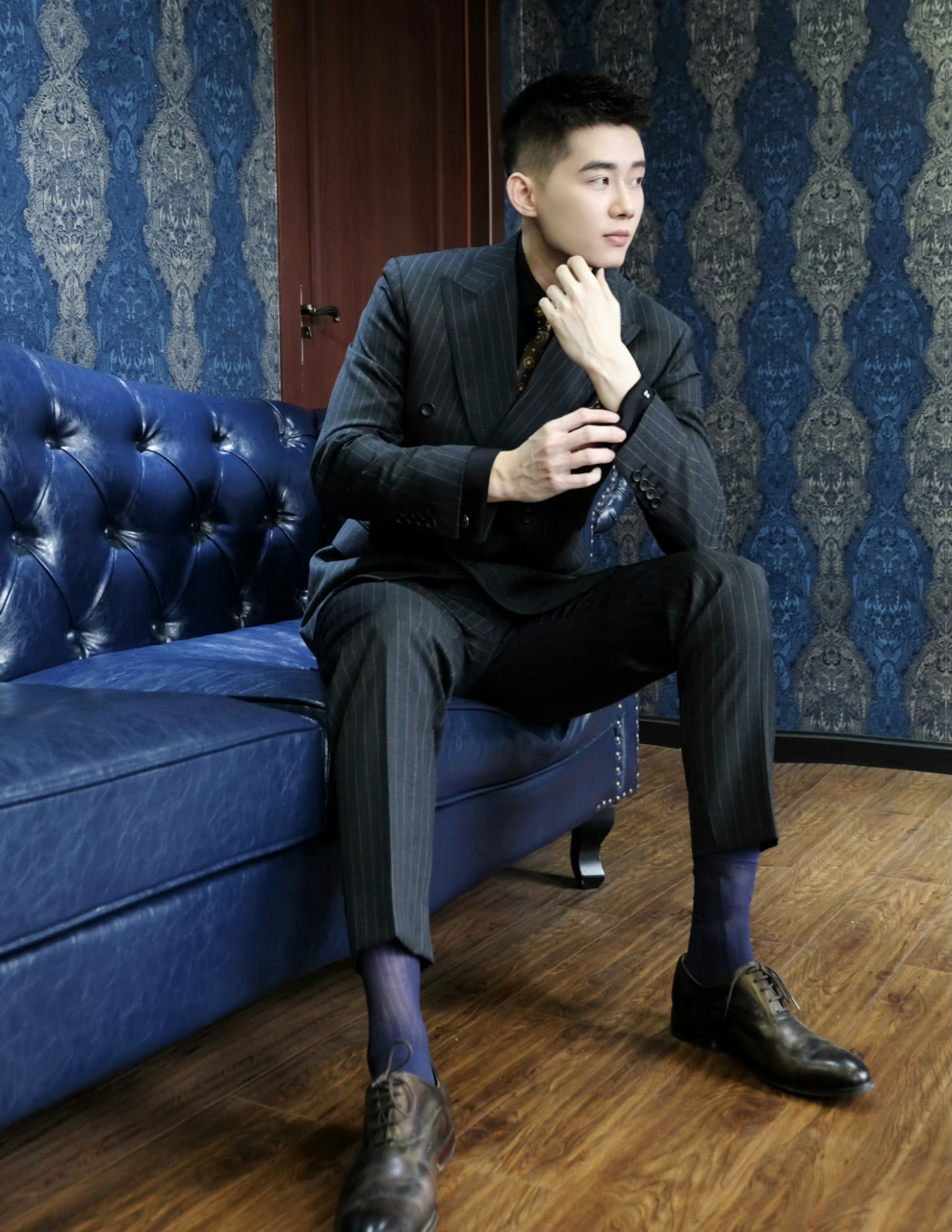 正装一穿,少了些年少轻狂,多了些成熟稳重#时尚穿搭# #正装# #帅哥