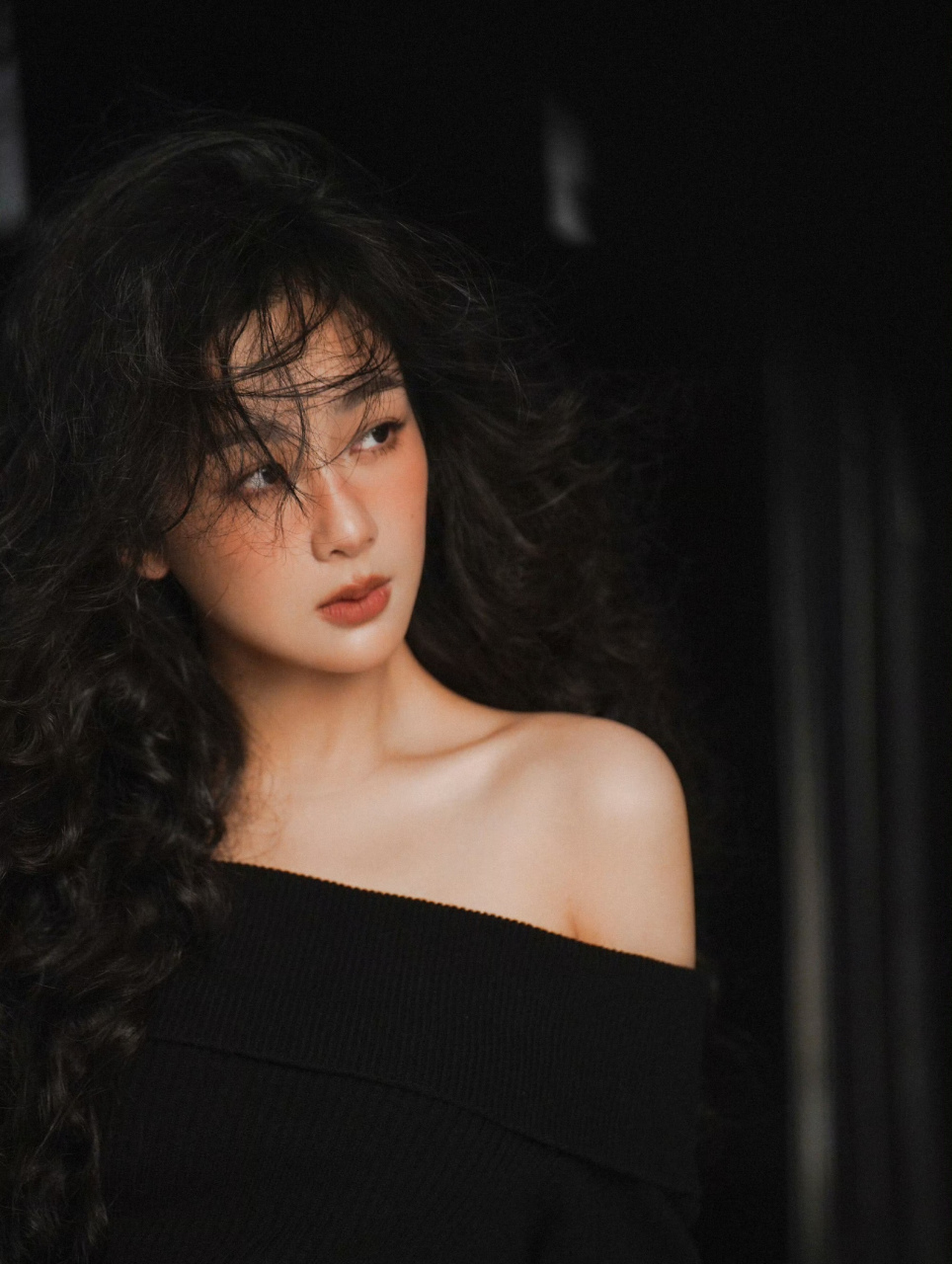 杨紫时尚先生十二月刊封面晒伤妆泡面卷造型来了!