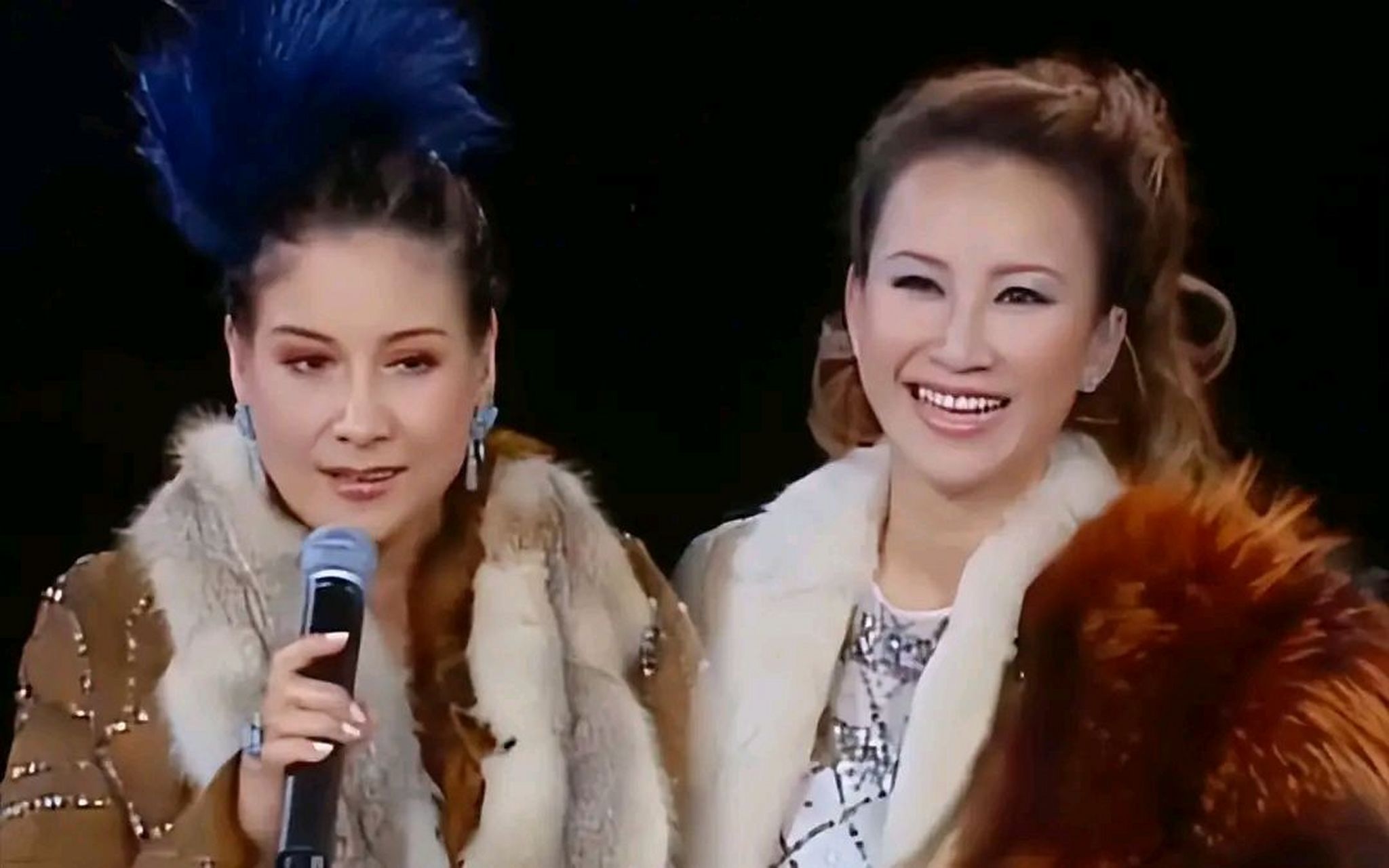 71岁甄妮送别48岁李玟,为其扶灵悲伤痛哭,女儿生日恰