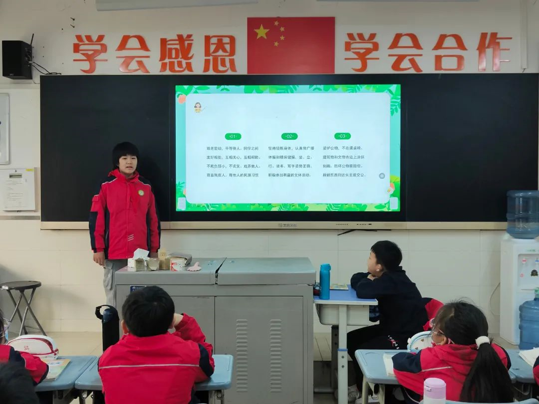 雁塔雁南小学举行第二学期开学典礼暨交通法制安全第一课