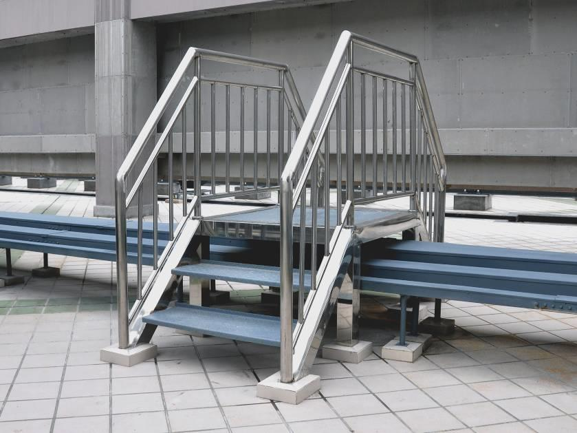 屋面过管道,变形缝钢梯设置