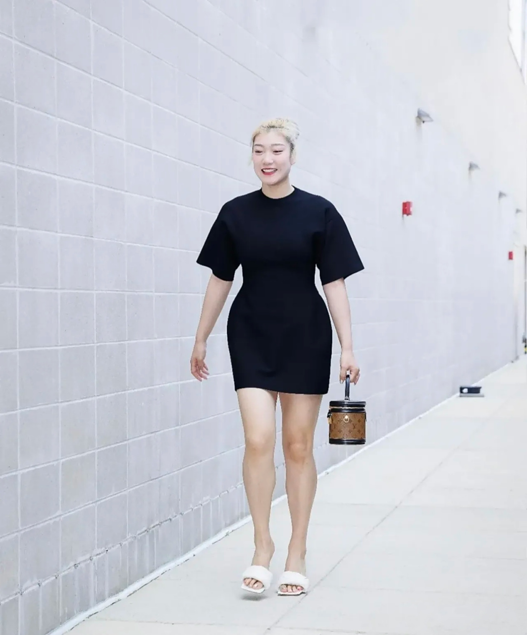 李梦# 在#中国女篮# 中以其出色的身材而备受瞩目.