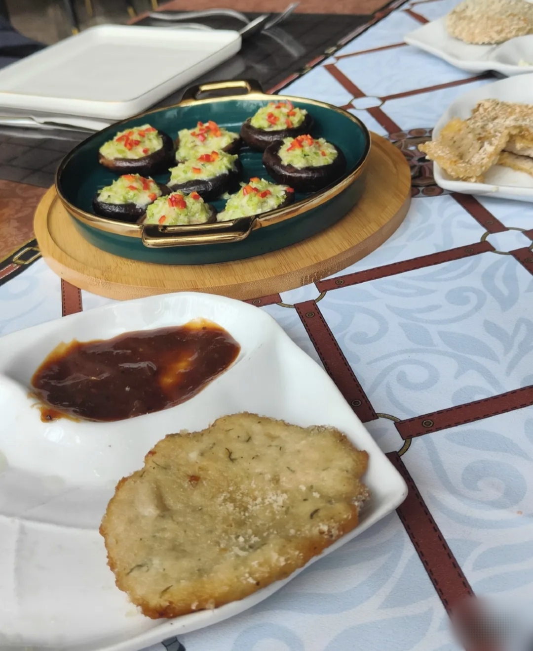 除了肉类和汤类之外俄式的饺子也给你带来惊喜这里的西餐一半的菜都