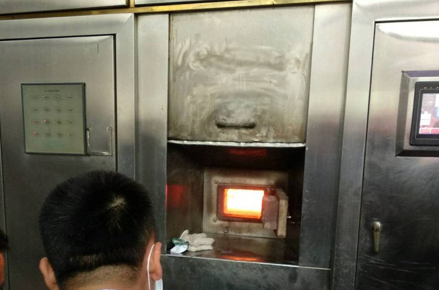 广东一殡仪馆招聘美容师,专门负责"遗体spa",年薪15万引争议