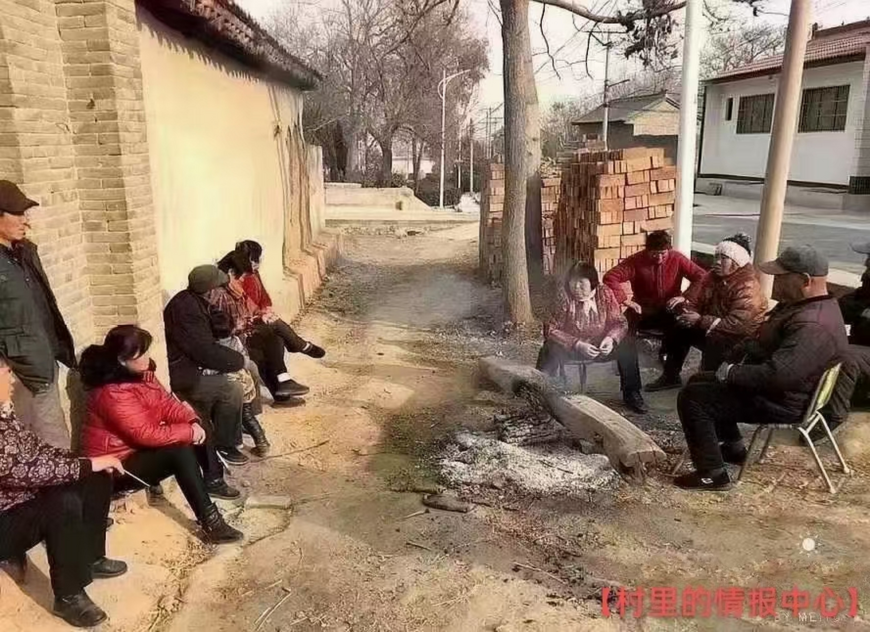 【村里的情报中心】 不要小看这帮人,他们掌握着全村人的各种秘密