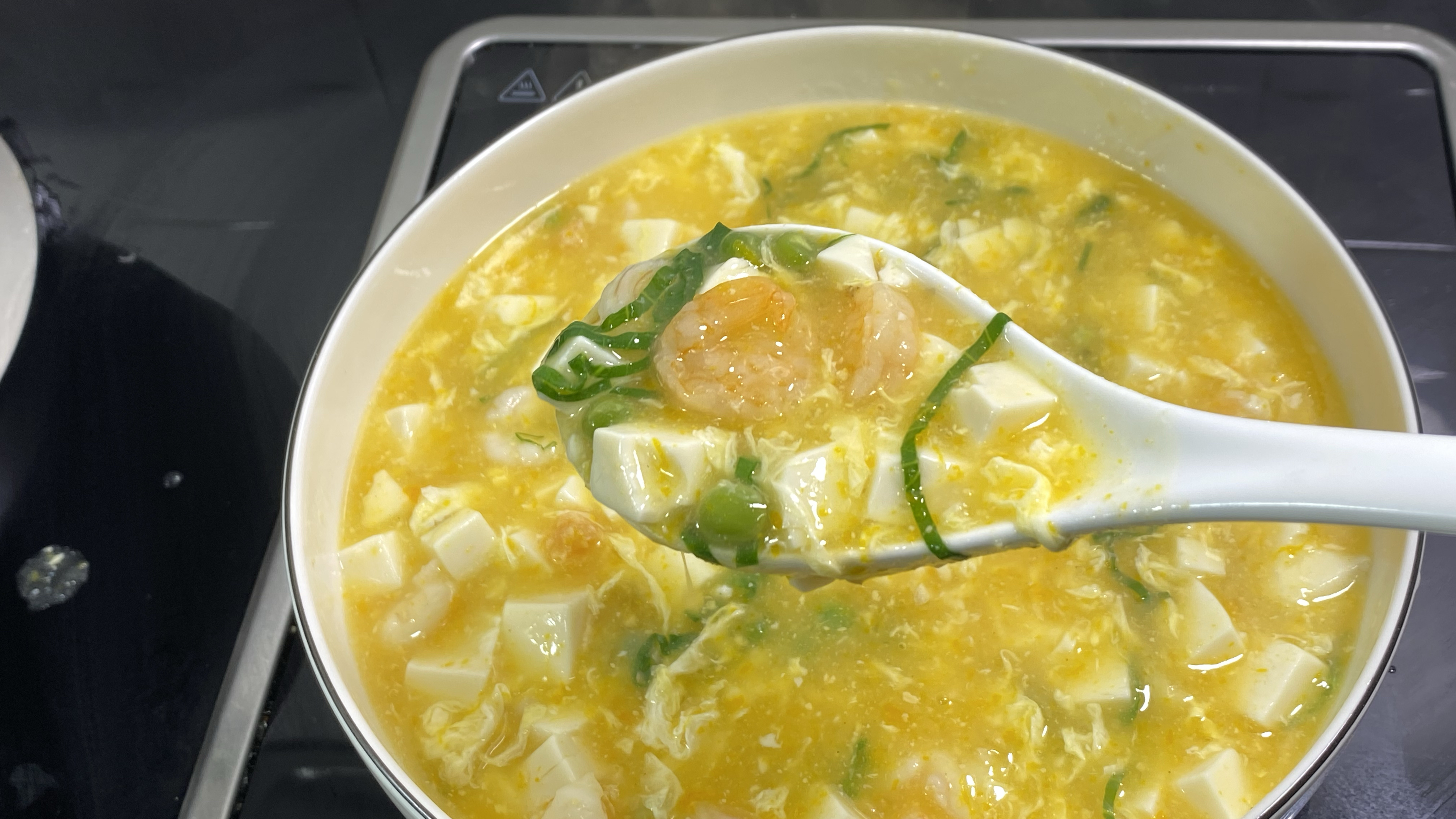 大鱼大肉吃腻了就做上一碗鲜虾豆腐汤,汤鲜味美做法简单又好吃